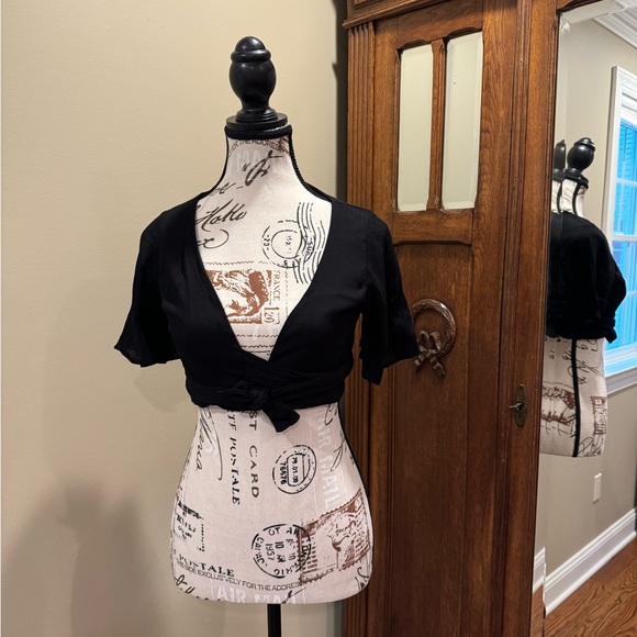 Black Wrap Crop Top with Ties, Adjustable - Picture 3 of 8